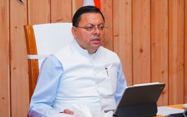 चारधाम यात्रा 2026 में दर्शन के लिए पहुंचे श्रद्धालु