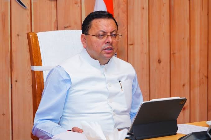 चारधाम यात्रा 2026 में दर्शन के लिए पहुंचे श्रद्धालु