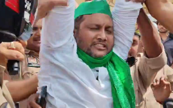ढेरही टोल प्लाजा पर किसान प्रदर्शन के दौरान हिरासत में लिए गए किसान नेता अजीत सिंह