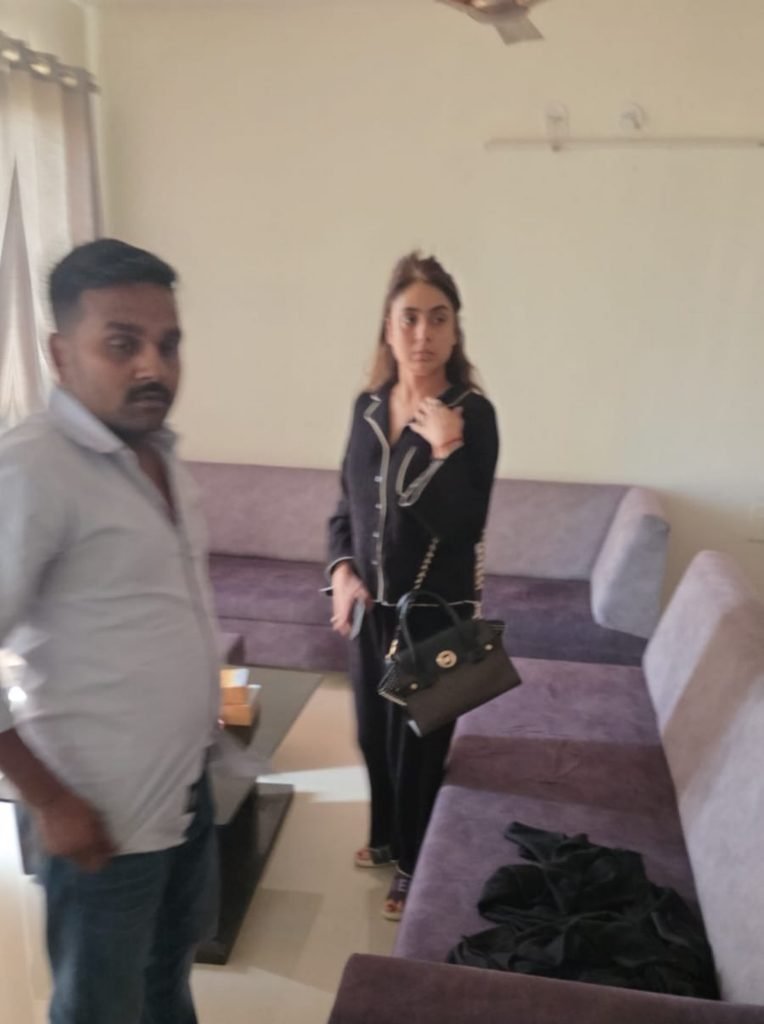 गिरफ्तारी के समय की तस्वीर