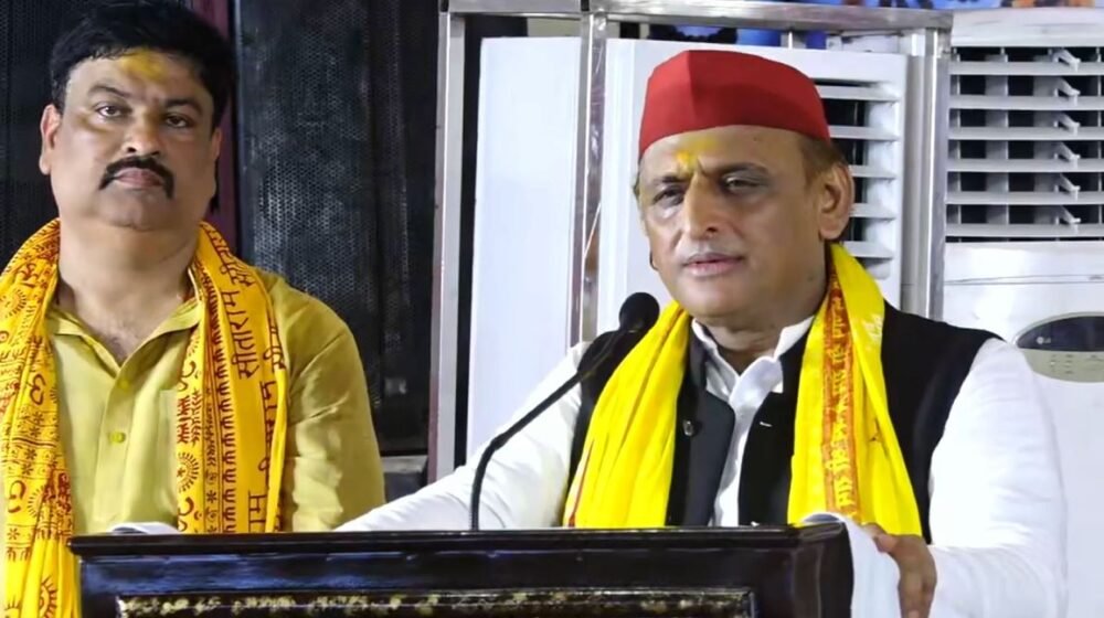 अखिलेश यादव अयोध्या में योगी आदित्यनाथ को चुनाव लड़ने का चैलेंज देते हुए
