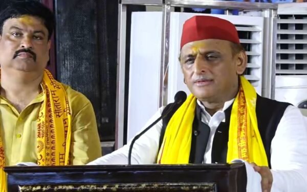 अखिलेश यादव अयोध्या में योगी आदित्यनाथ को चुनाव लड़ने का चैलेंज देते हुए