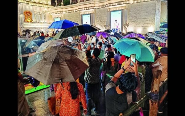 कोलकाता चोरबागान दुर्गा पूजा पंडाल हादसा