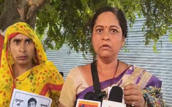 वृंदावन में लापता ओम और मयंक की तलाश कर रहे परिजनों से जुड़ी खबर