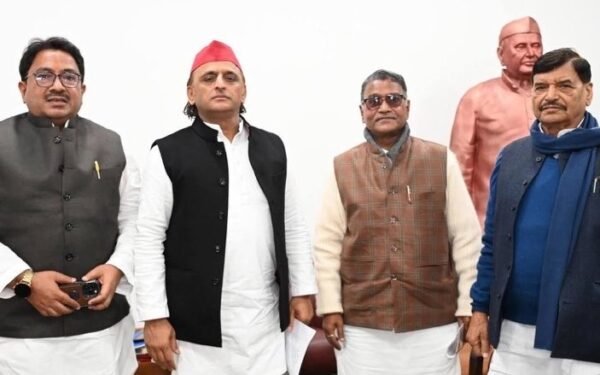 शैलेंद्र कुमार पासी और केशव पासी के सपा में शामिल होने से जुड़ी खबर