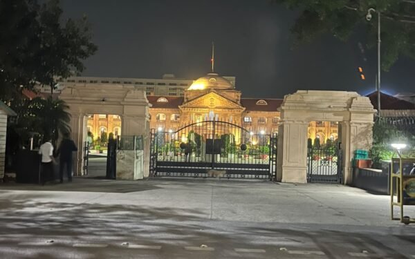 यूपी सरकारी जमीन अतिक्रमण पर इलाहाबाद हाईकोर्ट का आदेश