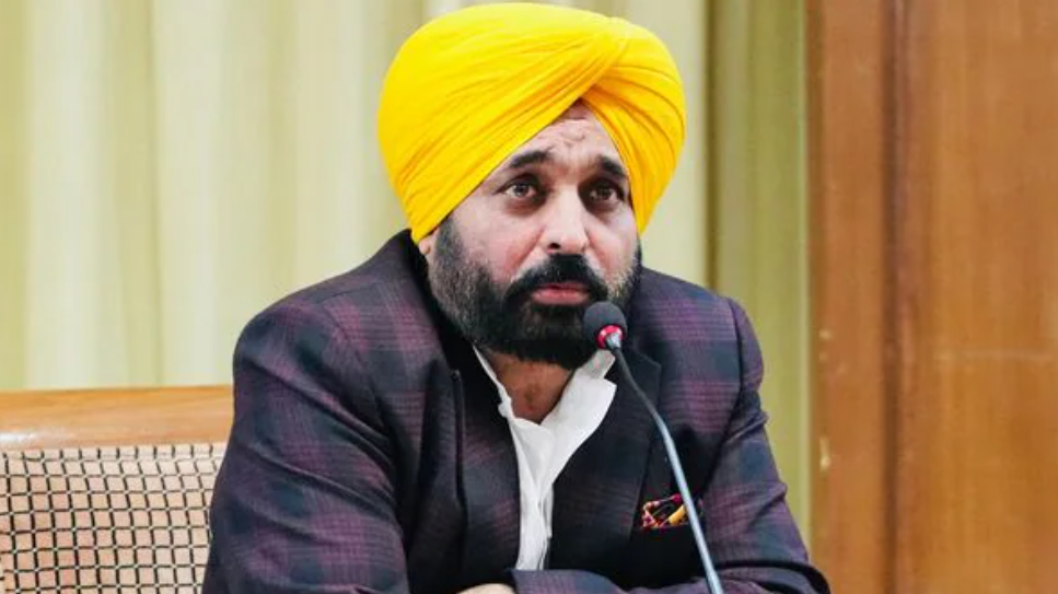 भगवंत मान दिल्ली एयरपोर्ट पर कथित चालान विवाद