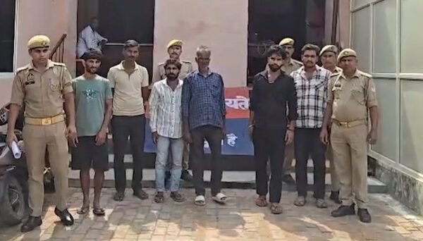 बरेली मेले में डांस को लेकर विवाद के बाद पुलिस कार्रवाई