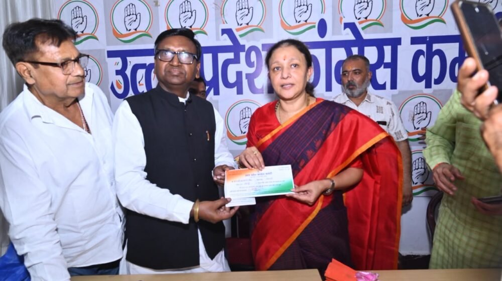 लखनऊ में कांग्रेस की सदस्यता ग्रहण करते यूसुफ खान और डॉ. महेंद्र प्रताप सिंह