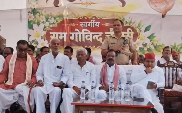 सपा सांसद धर्मेंद्र यादव ने कांग्रेस की 150 सीटों की मांग पर राहुल गांधी को नसीहत दी