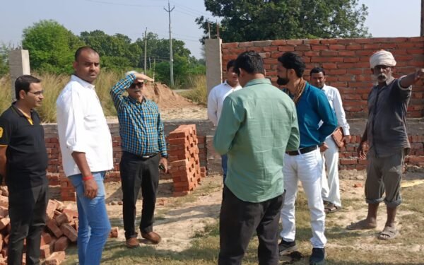 अमेठी के बड़गांव में अंत्येष्टि स्थल निर्माण का निरीक्षण