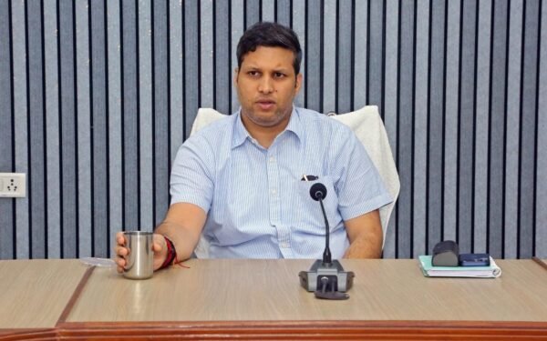 गाजियाबाद में मतदाता सूची पुनरीक्षण और मतदान केंद्रों के सत्यापन को लेकर बैठक