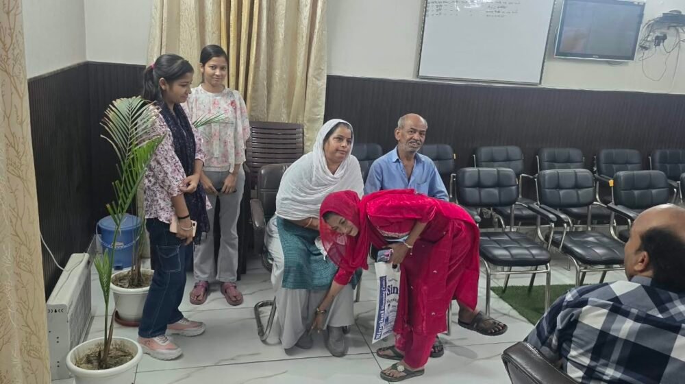 गाजियाबाद में विधवा महिला अंजली को मकान पर कब्जा मिलने का मामला