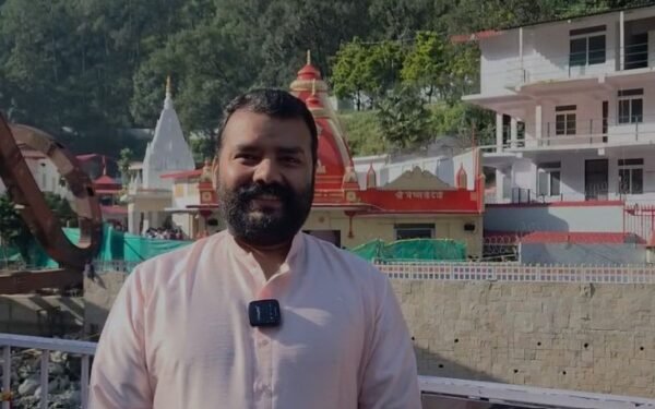 हनुमान अंश फिल्म की टीम ने कैंची धाम में बाबा नीम करौली के दर्शन किए