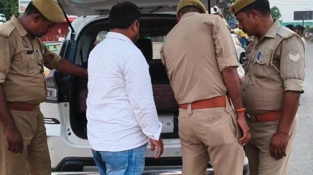 महराजगंज पुलिस कार्रवाई में वाहन चेकिंग और बरामदगी