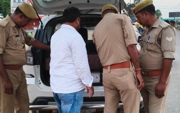 महराजगंज पुलिस कार्रवाई में वाहन चेकिंग और बरामदगी