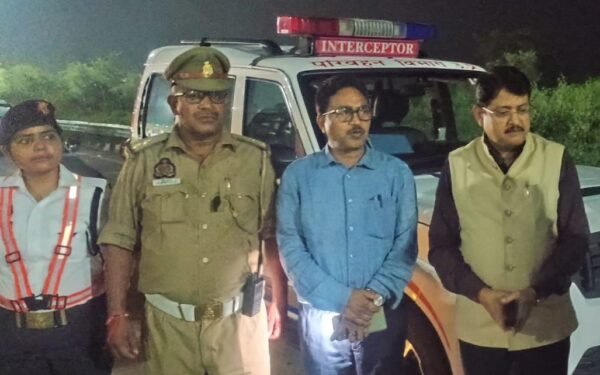 पूर्वांचल एक्सप्रेसवे पर ऑपरेशन कवच 3.0 के तहत स्लीपर बसों की जांच