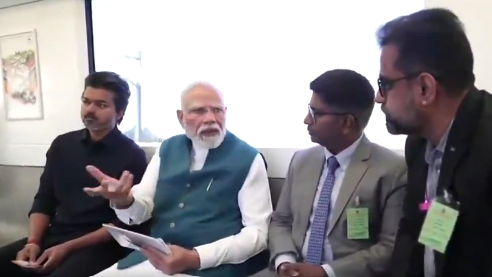 चेन्नई मेट्रो में सफर करते प्रधानमंत्री नरेंद्र मोदी और मुख्यमंत्री सी. जोसेफ विजय