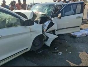 सुल्तानपुर में पूर्वांचल एक्सप्रेस-वे पर दो कारों की टक्कर का हादसा