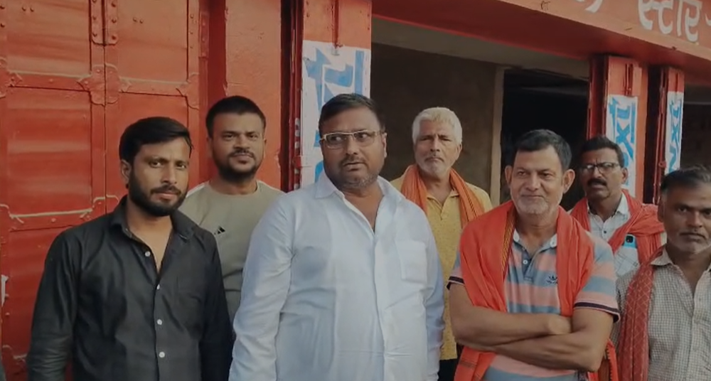 मायावती से मुलाकात के बाद बलिया नगर से 2027 चुनाव की दावेदारी करते सुमंत पांडेय